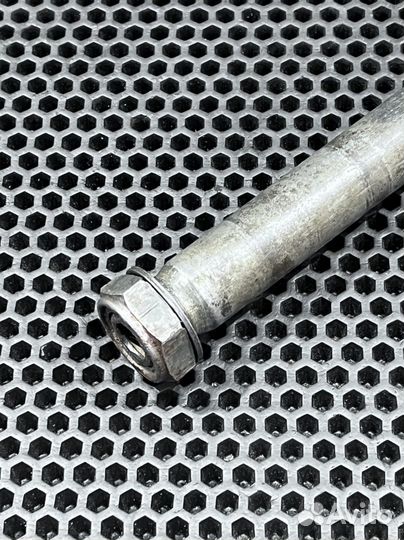 Задняя ось Honda CRF 250R 2004-2008