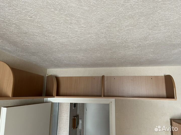 Полка книжная настенная