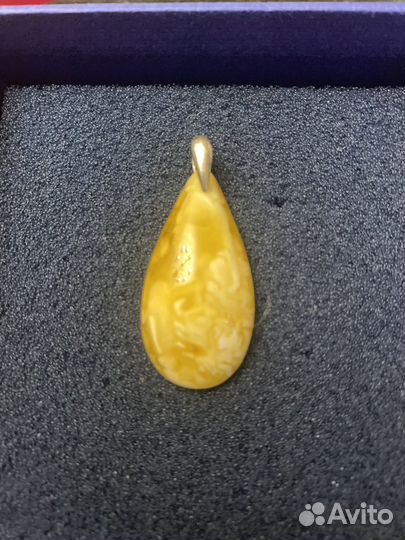 Кулон с янтарем