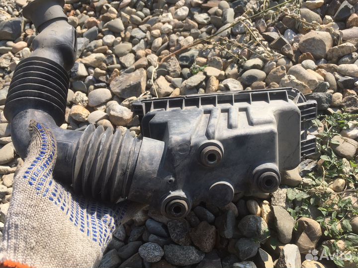 Toyota funcargo корпус воздушного фильтра