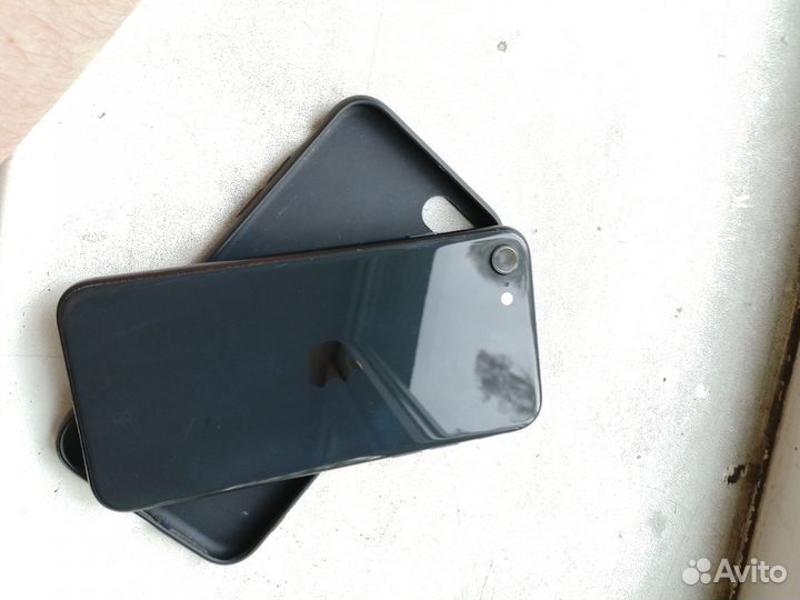 iPhone SE (2020), 64 ГБ