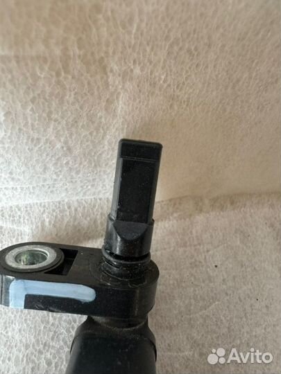 Датчик abs передний левый Toyota Land Cruiser 200