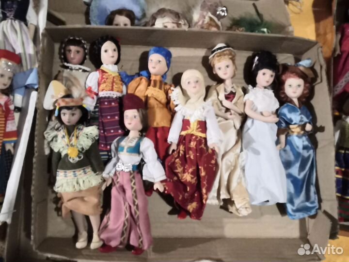 Кукла фарфоровая коллекционная бронь