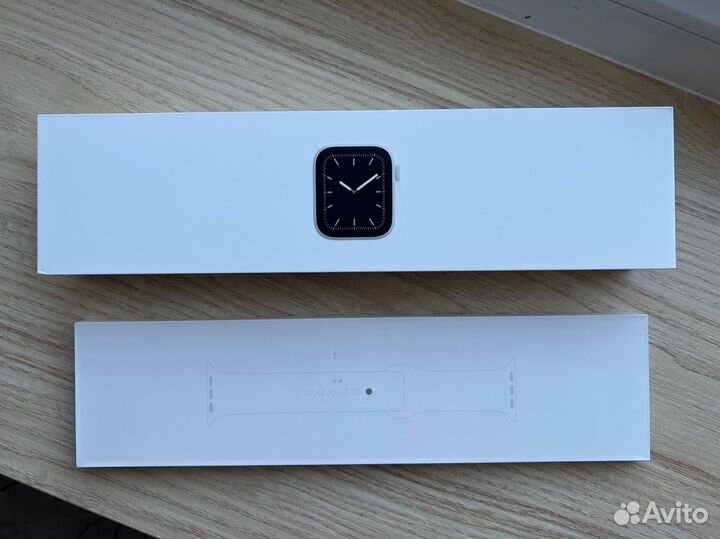 Apple Watch series 5 44mm Silver