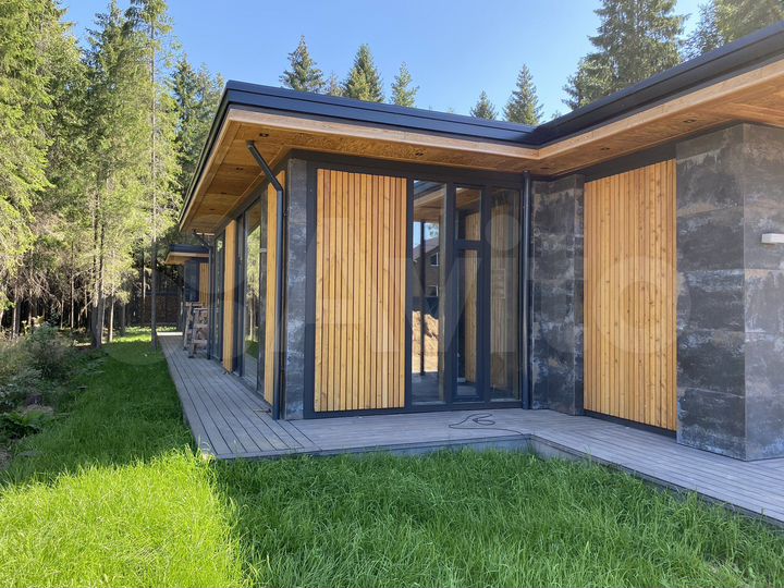 Коттедж 250 м² на участке 13 сот.