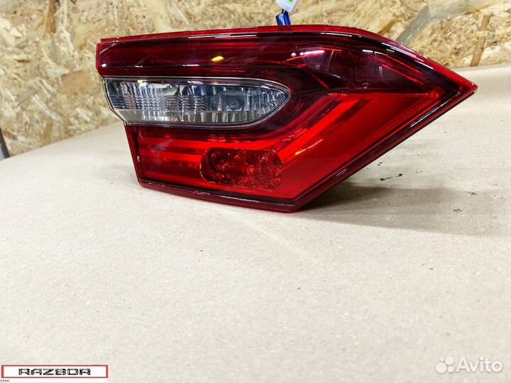 Фара задняя в дверь багажника Toyota Camry70