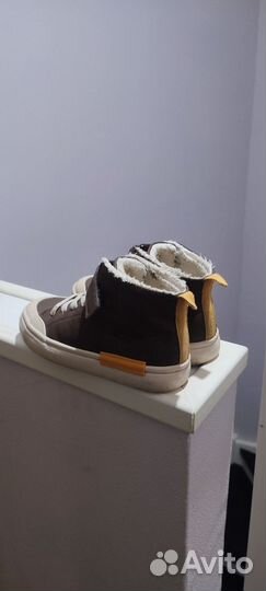 Кроссовки утеплённые 31р