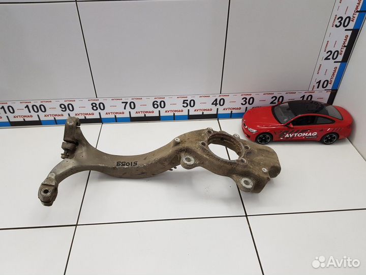 Кулак поворотный передний правый