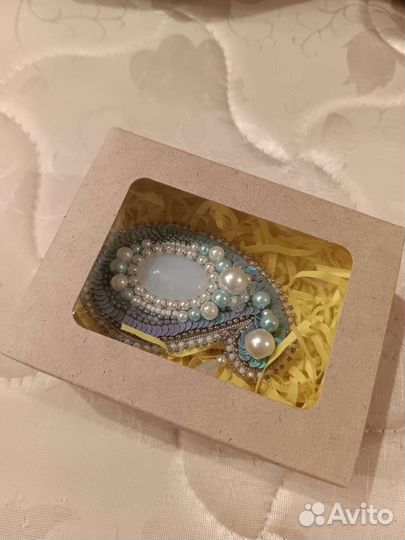 Дизайнерская брошь