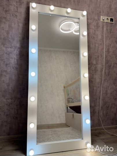 Зеркало напольное с подсветкой