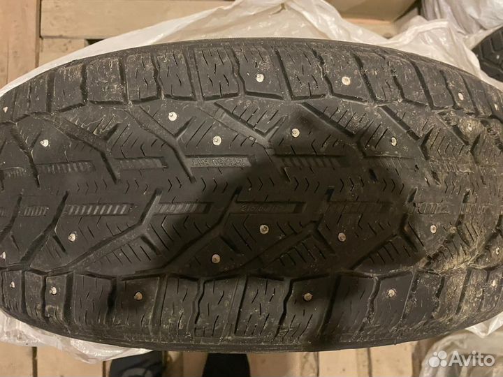 Kormoran Stud 215/60 R17 100