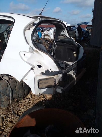 Задняя часть кузова Пежо 308