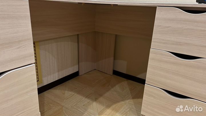 Письменный стол