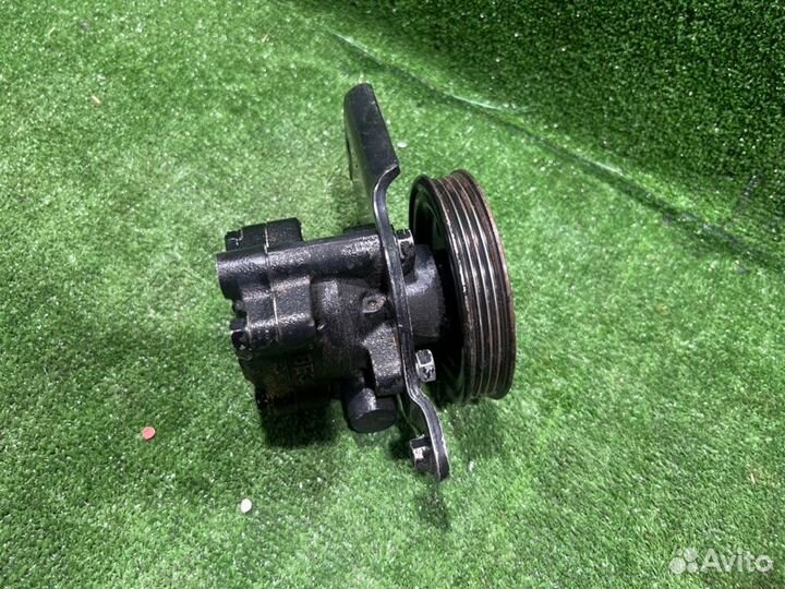 Насос гидроусилителя руля Nissan Avenir 2000
