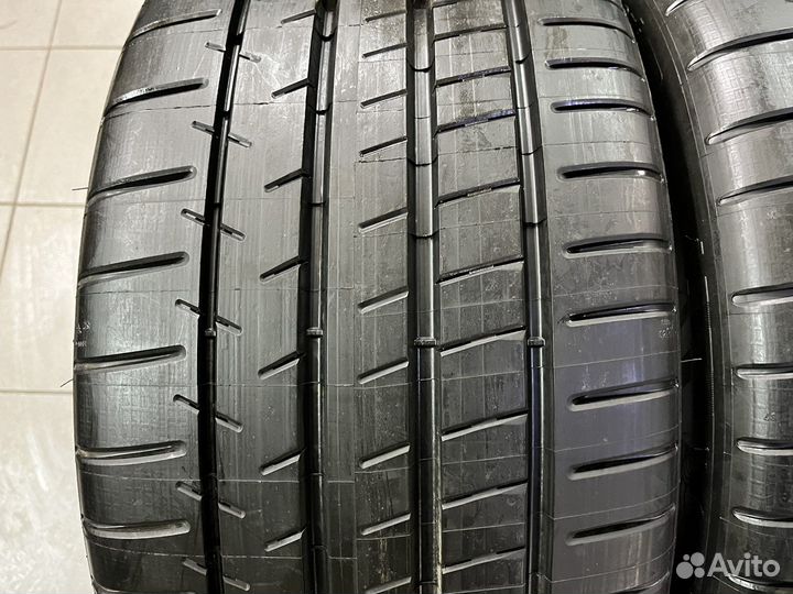 Michelin Pilot Super Sport 275/40 R19