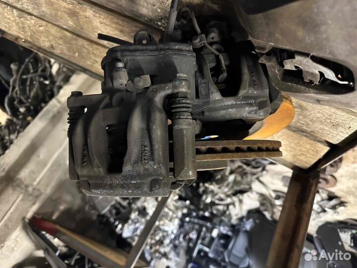 Комплект тормозов(диски и суппорта) Audi Q5 2019