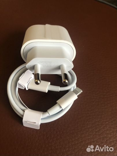 Зарядка на iPhone 20w