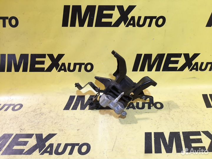 Подушка двигателя правая Toyota Prius 30