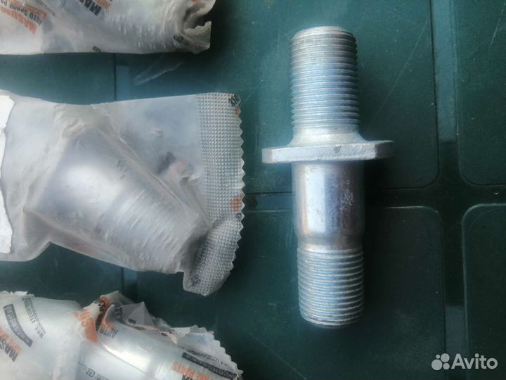 Шпильки с левой резьбой на исузу эльф