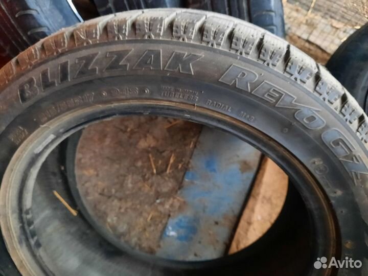 Bridgestone Blizzak Revo GZ 215/55 R17 94S