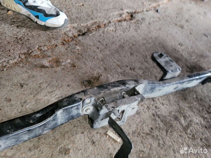 Планка верхняя замок капота на додж калибр