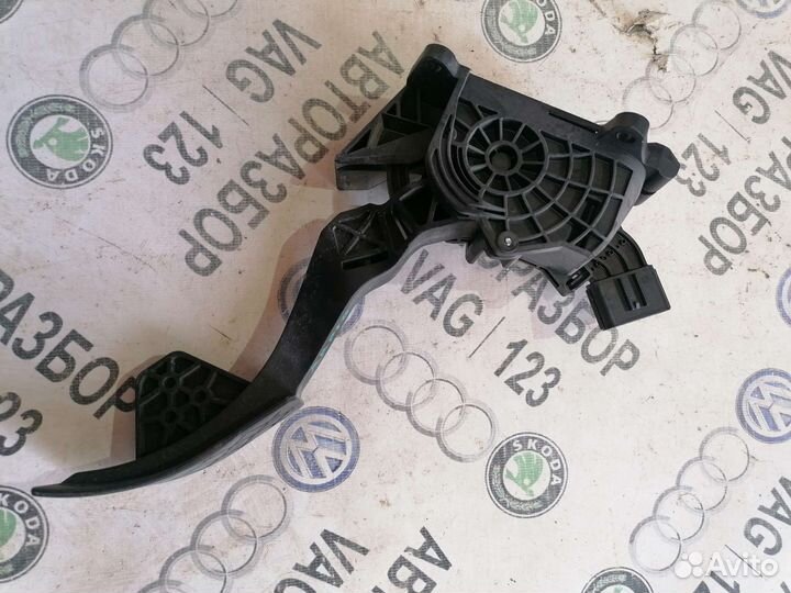 Педаль газа Шкода Рапид 2018