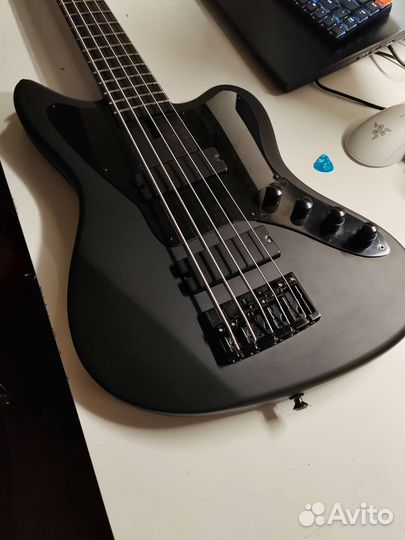 Бас гитара 5 струн Colossus