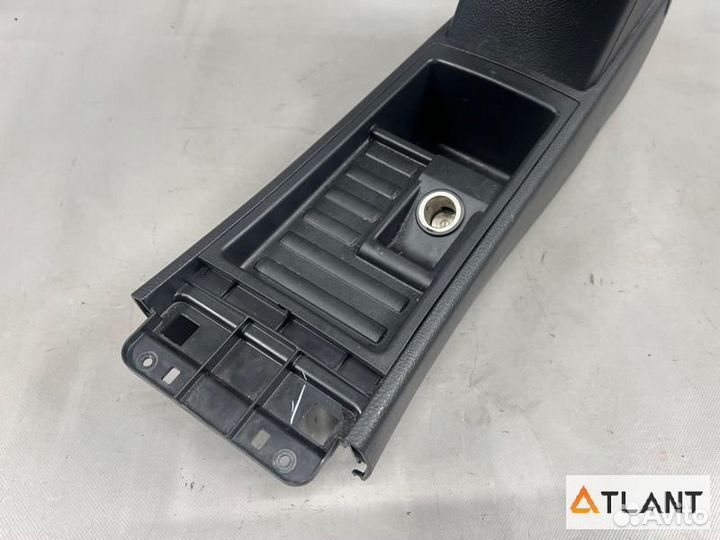 Бардачок между сиденьями nissan tiida,tiida latio