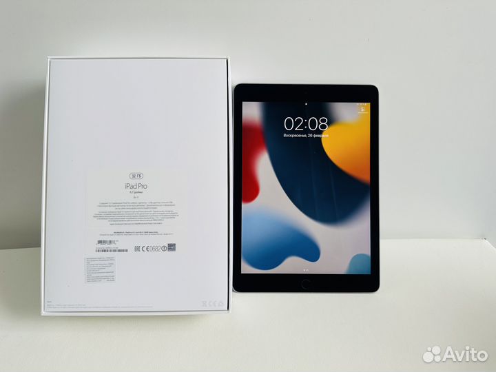 iPad Pro 9,7' 32 GB с родным чехлом-клавиатурой