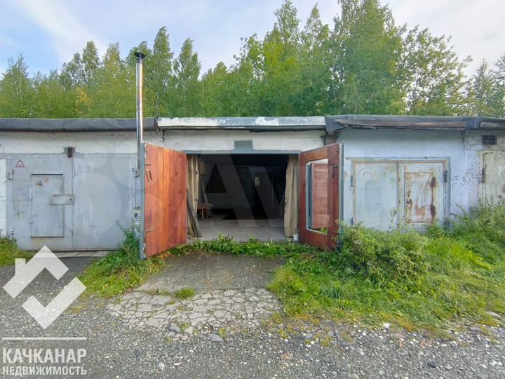 Гараж, > 30 м²