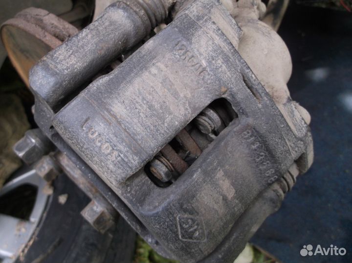 Суппорт передний правый рено меган renault megane