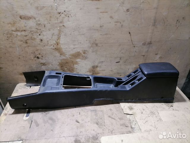 Подлокотник/ Консоль Nissan Avenir Salut
