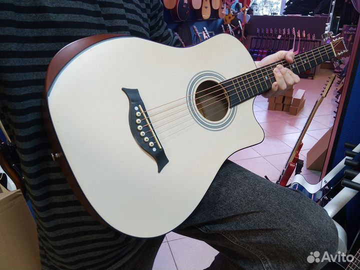Акустическая гитара новая