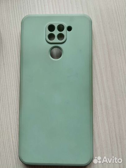 Чехлы на телефон