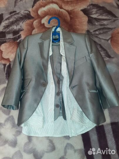 Костюм тройка