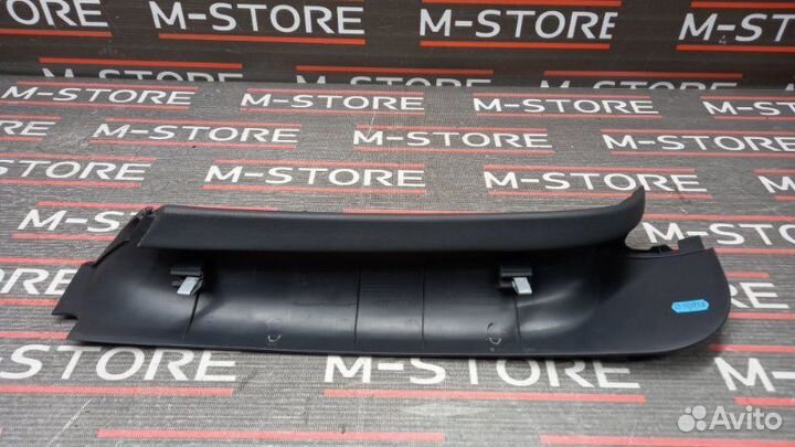 Обшивка двери багажника левая Volkswagen Touareg