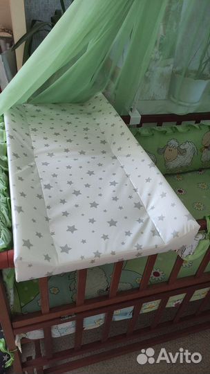 Пеленальная доска на кроватку