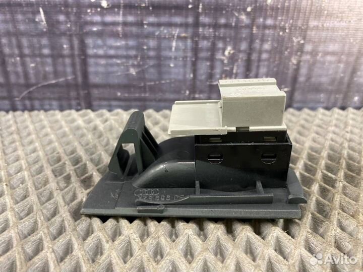 Кнопка стеклоподъемника правая Audi Allroad C5 BES