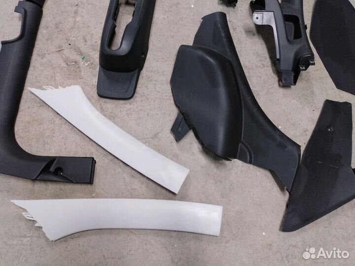 Пластик-обшивка салона на Лада Веста