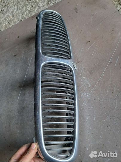 Решётка радиатора на Ягуар x-type