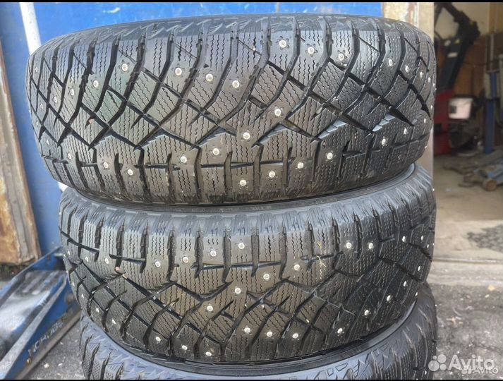 Nitto Therma Spike 235/65 R17