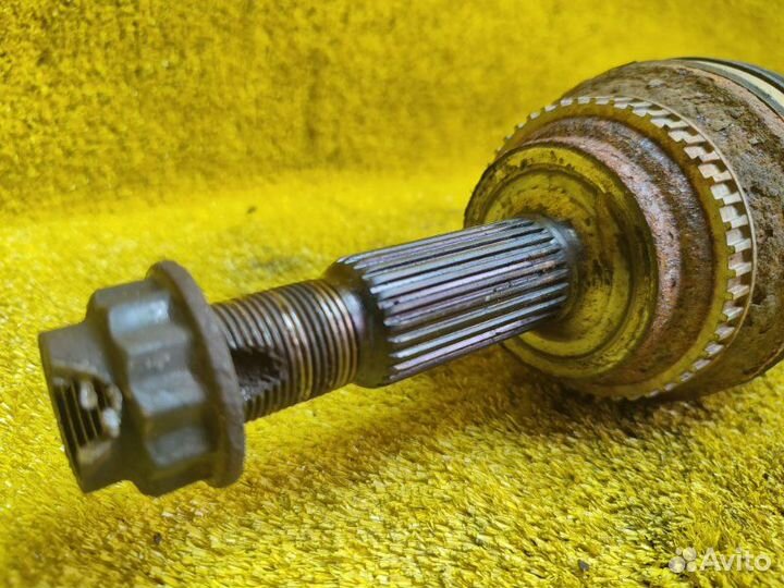 Привод передний правый Toyota Voxy/Noah/Esquire