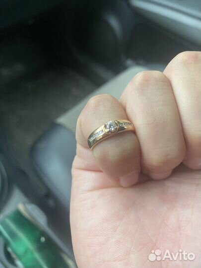 Кольцо золотое с брилиантом