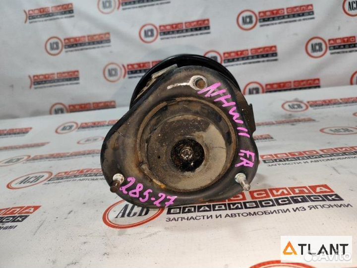 Стойка передняя правая toyota prius