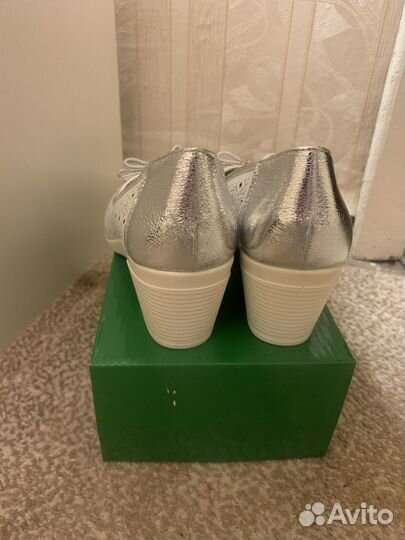 Туфли женские 37 размер белые новые