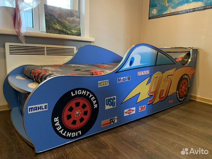 Детская кровать машина с матрасом