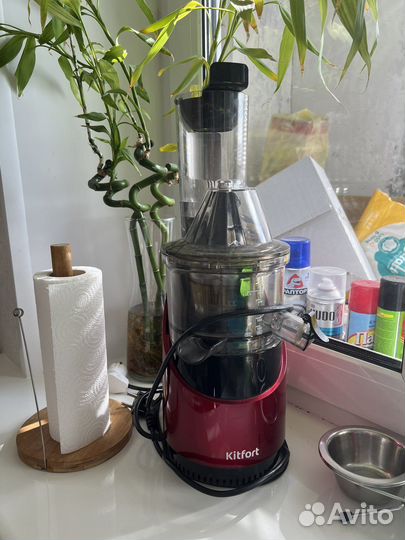 Шнековая соковыжималка kitfort kt-1105-1 красная
