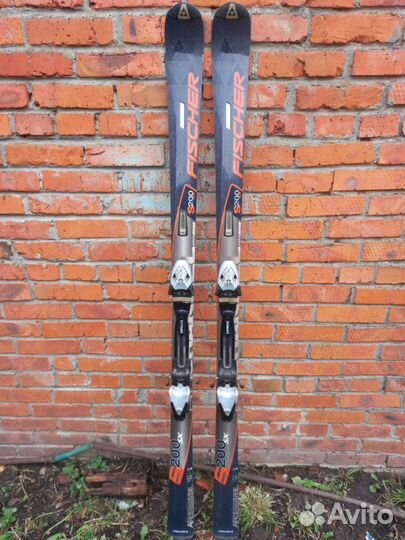 Горные лыжи и ботинки