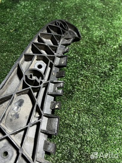 Направляющая заднего бампера правая Audi A6 C5