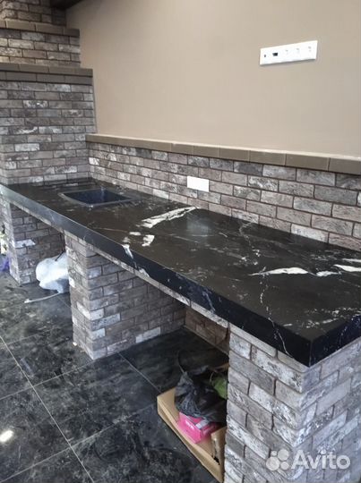 Столешница из камня для кухни и барбекю